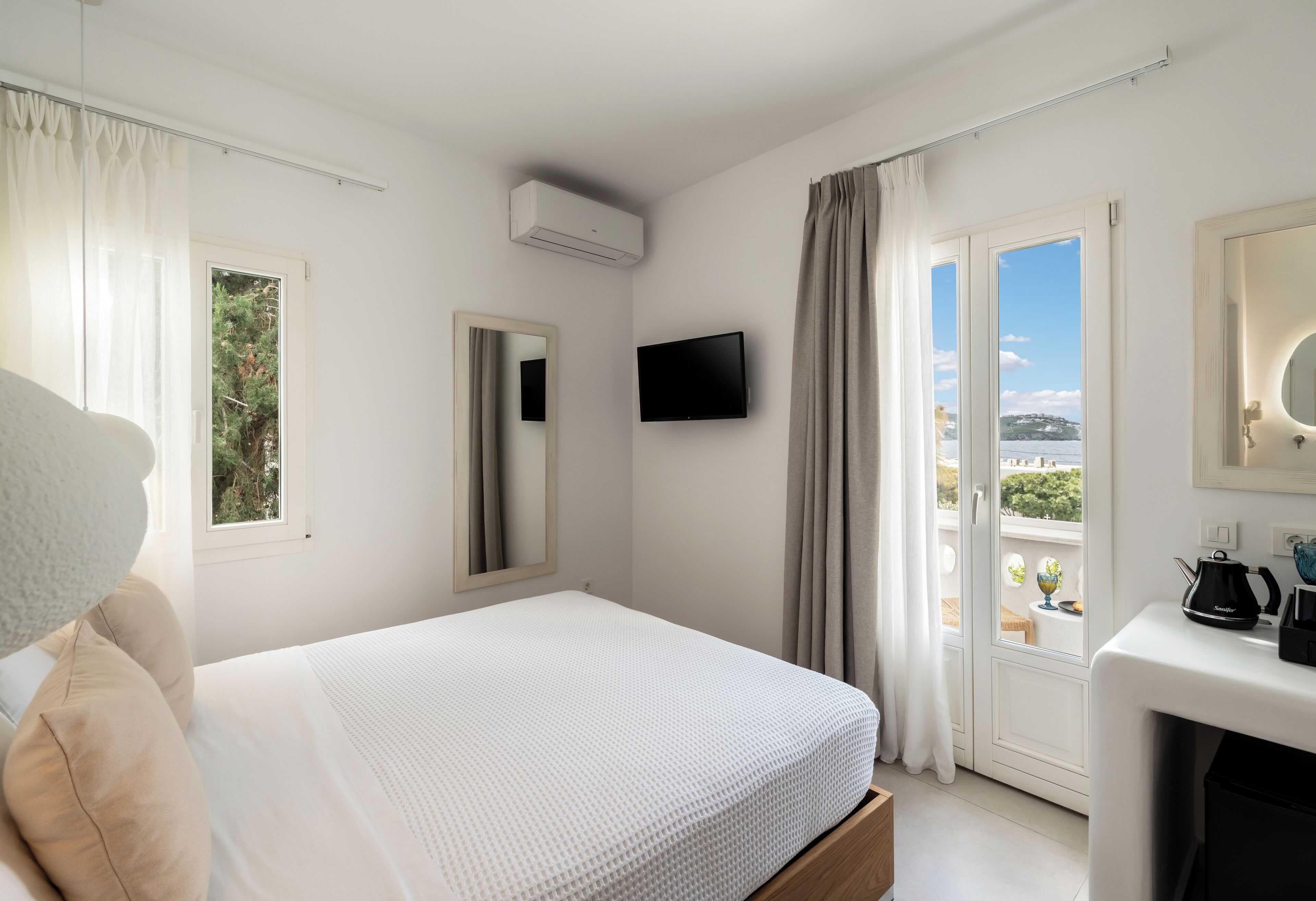 خزنة داخل الغرفة ومكواة/لوح كي وواي فاي مجانًا وملاءات أسرّة