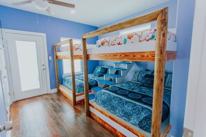 4 bedrooms, iron/ironing board, free WiFi, bed sheets