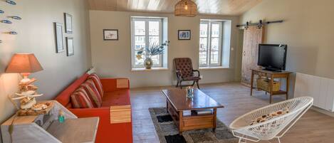 Smart TV, libri, studio