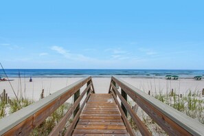 Am Strand, Liegestühle, Strandtücher