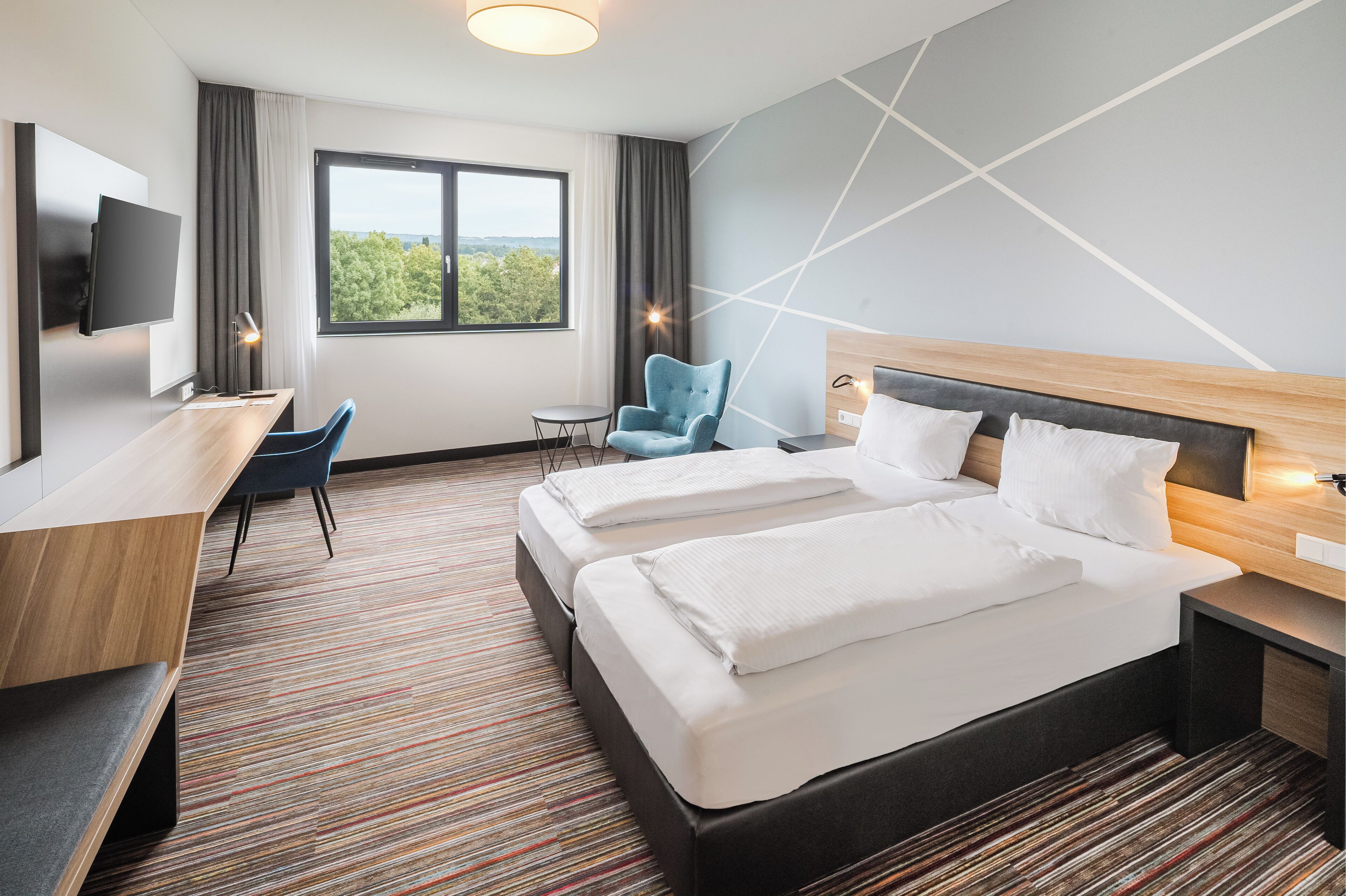 商務雙人房 | 客房內保險箱、書桌、遮光布/窗簾、隔音