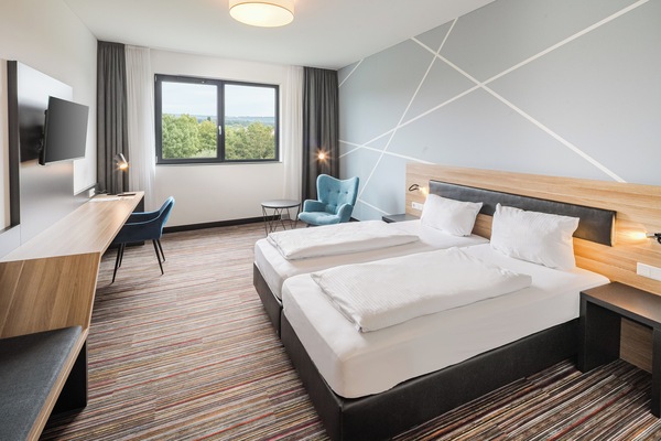 Business-Doppelzimmer | Zimmersafe, Schreibtisch, Verdunkelungsvorhänge, schallisolierte Zimmer