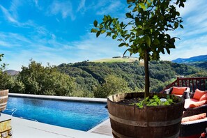 Piscina all'aperto, una piscina riscaldata