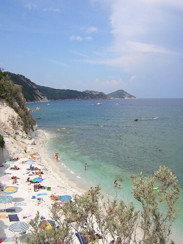 Two-room apartment with garden and private parking space