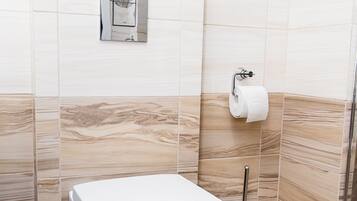 Sèche-cheveux, savon, shampoing