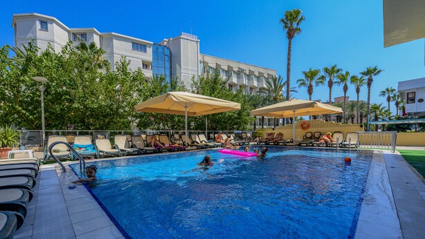 Outdoor pool - Karen Hotel (Marmaris)