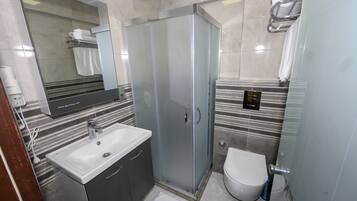 Doppel- oder Zweibettzimmer | Badezimmer