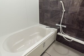 Free toiletries, hair dryer, towels - 15 minutes to Namba and direct to Kansai 3LDK 70 - BIJOU SUITES MUSUBI / Osaka Ōsaka (Osaka)