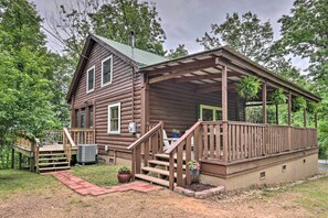 Exterior - Pigeon Forge -Screened Porch-Weber Gas Grill- Covered Porch-Hot Tub-Pet Friendly (Pigeon forge)