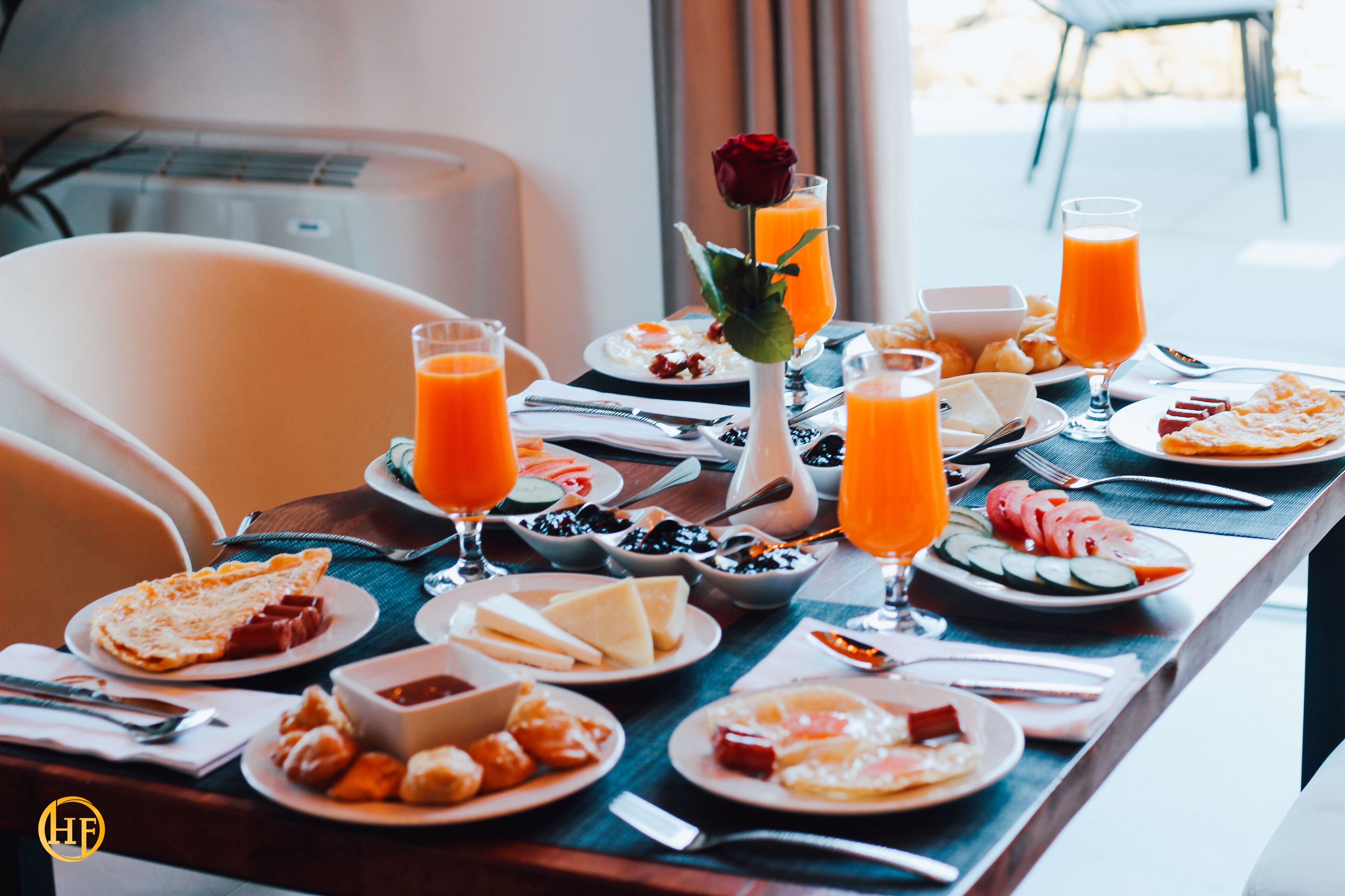 free daily full breakfast