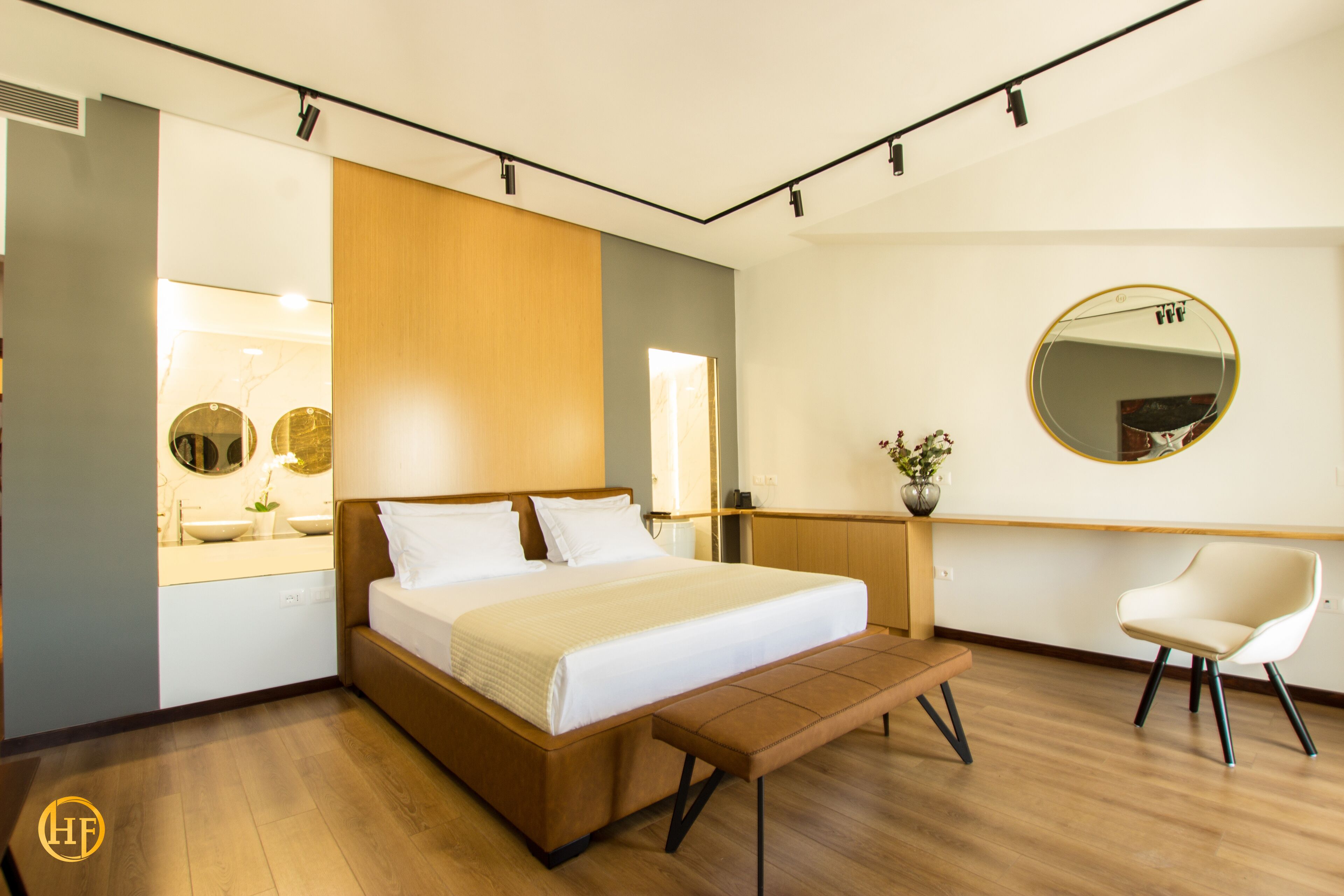 royal double room | in-room safe, desk, free wifi, bed sheets