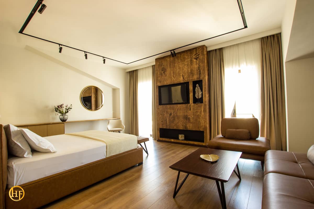Kamar Double Royal | Brankas, meja kerja, Wi-Fi gratis, dan seprai linen