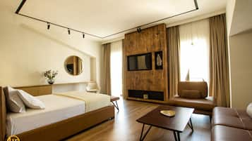 Royal Double Room | In-room safe, desk, free WiFi, bed sheets