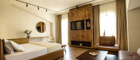 Royal Double Room | In-room safe, desk, free WiFi, bed sheets