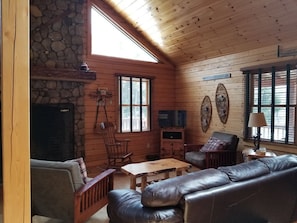 Smart TV, fireplace, table football, ping pong - Luxury Riverfront Log Cabin Retreat White Mountains, NH (Thornton)