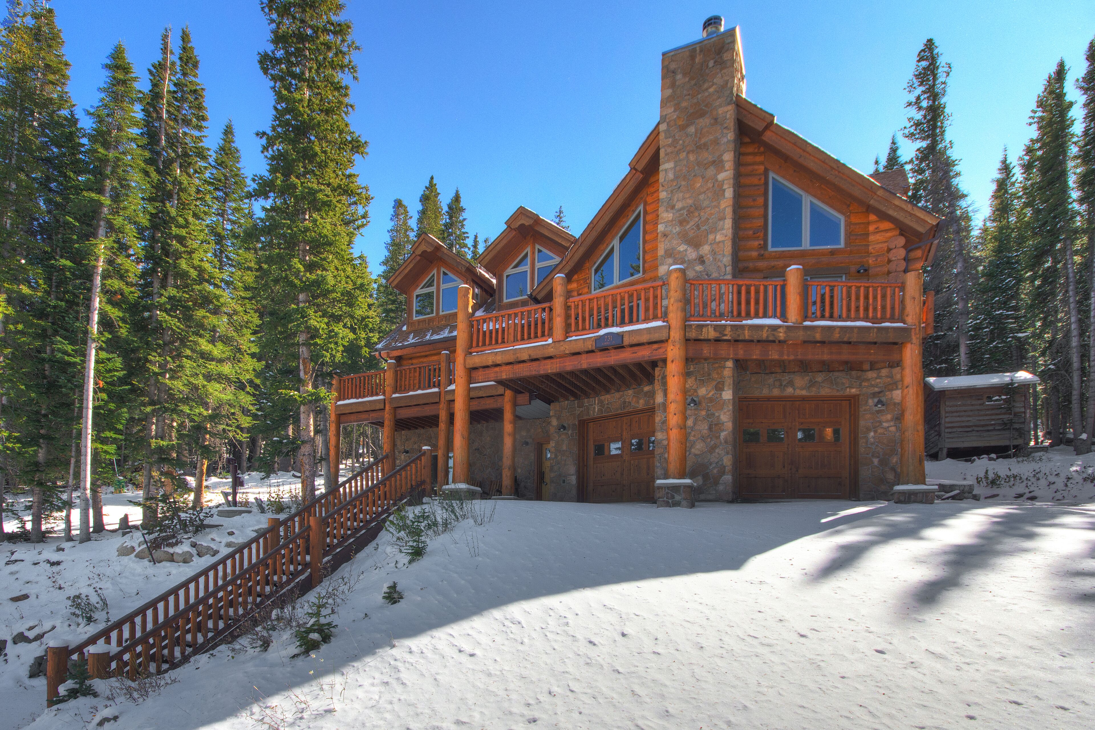 Cozy Log Home with Astonishing Views