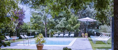 Outdoor pool, pool loungers