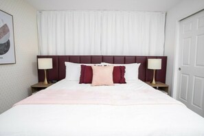 6 slaapkamers, een strijkplank/strijkijzer, reisbedje, wifi