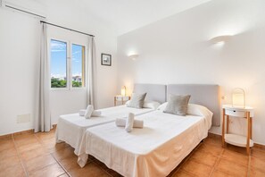 3 bedrooms, desk, iron/ironing board, WiFi