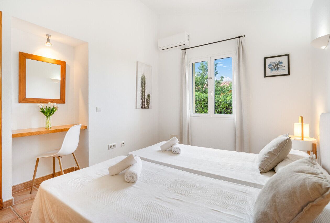 3 habitaciones, escritorio, tabla de planchar con plancha y wifi 