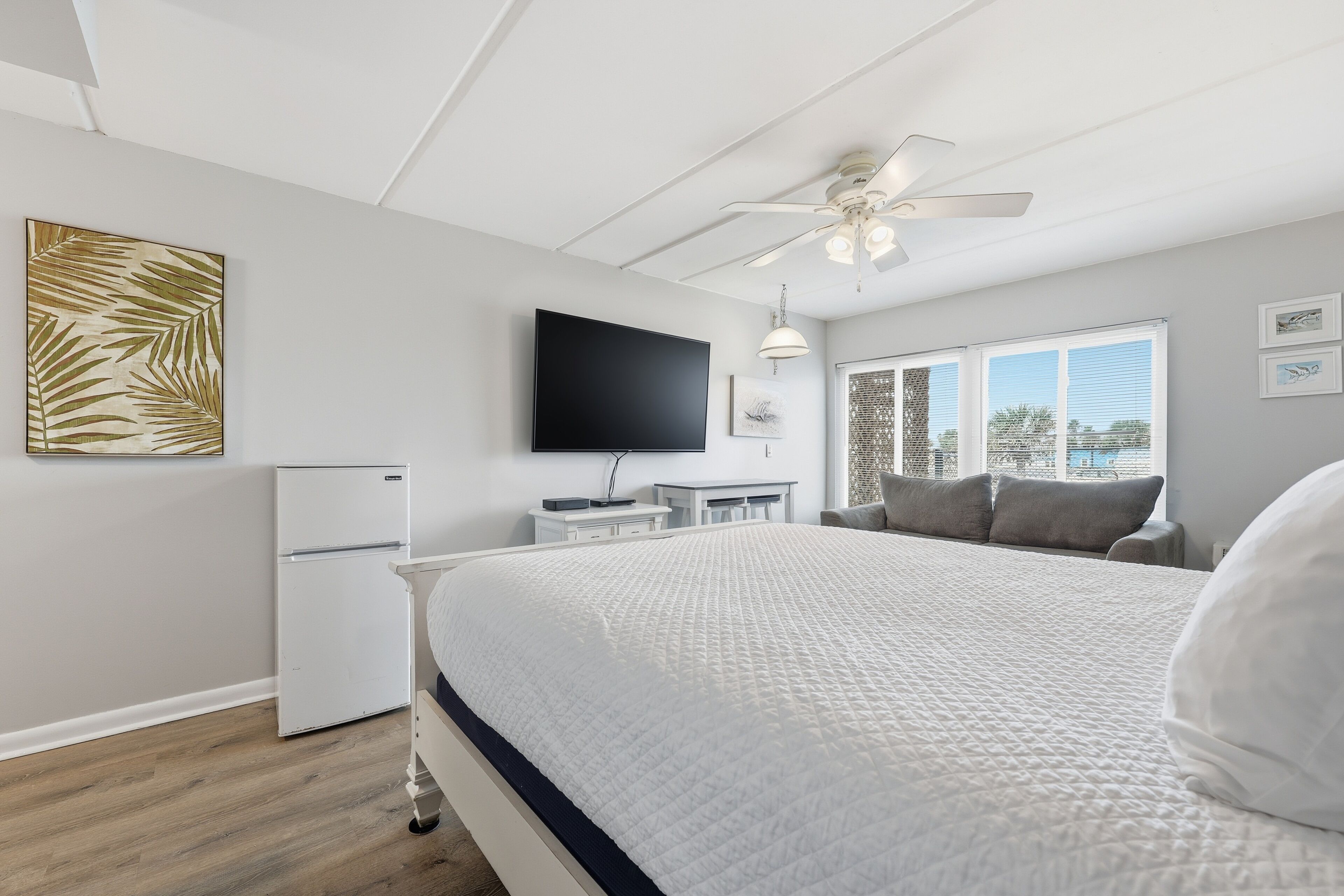 Iron/ironing board, free WiFi, bed sheets