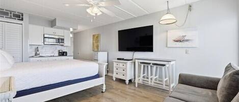 Tabla de planchar con plancha, wifi gratis, ropa de cama
