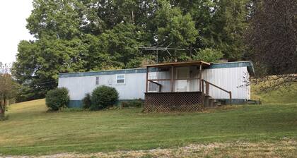 Rustic Retreat Space on Farm Setting 10 Minutes from LMU