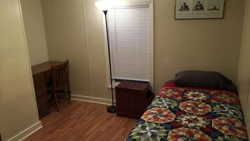 2 bedrooms, desk, bed sheets