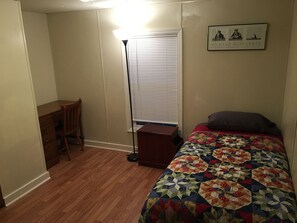 2 chambres, bureau, draps fournis