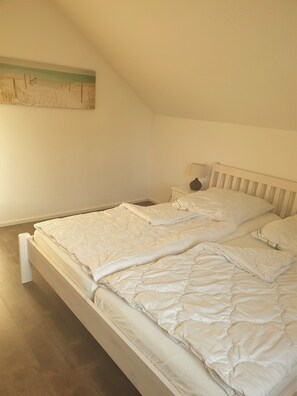 2 bedrooms, travel cot, free WiFi