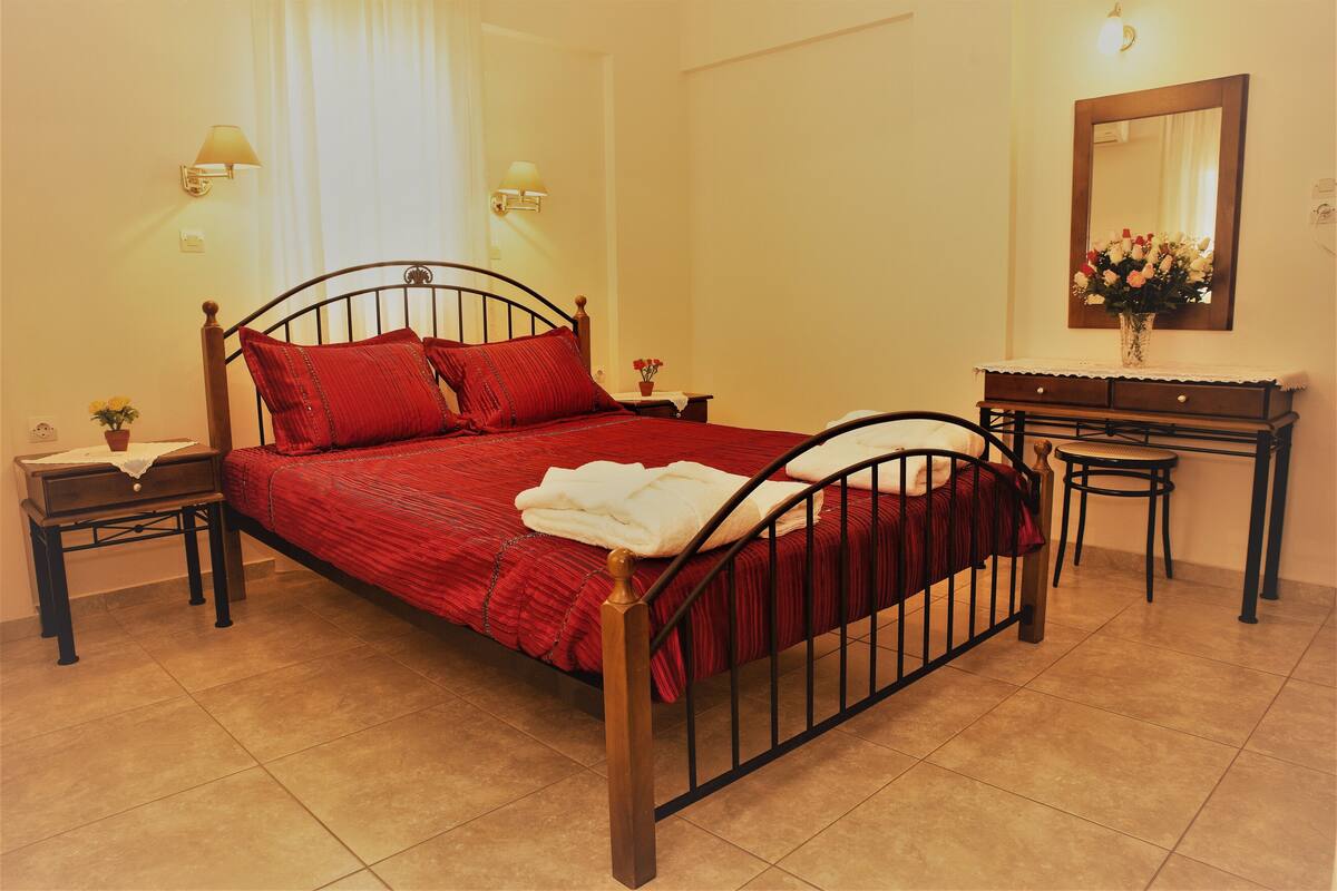 Desk, laptop workspace, free WiFi, bed sheets