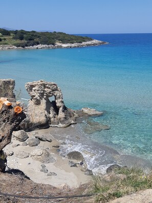 On the beach - Vrokastro Apartments (Agios Nikolaos)