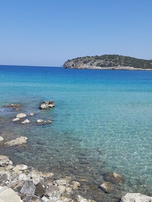 On the beach - Vrokastro Apartments (Agios Nikolaos)