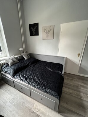 Iron/ironing board, free WiFi, bed sheets