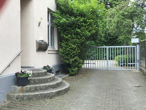 Klein& Fein mit Parkplatz