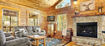 Log Cabin Near Lake Lure, Tryon, and Asheville!