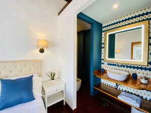 1 habitación, tabla de planchar con plancha, wifi y ropa de cama 