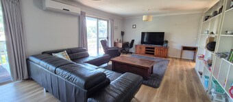 Catalina Coastal Getaway / Family friendly home