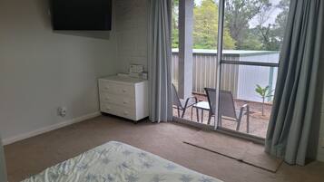 4 dormitorios, escritorio, cortinas opacas