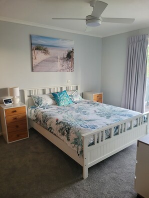 4 Schlafzimmer, Schreibtisch, VerdunkelungsvorhÀnge