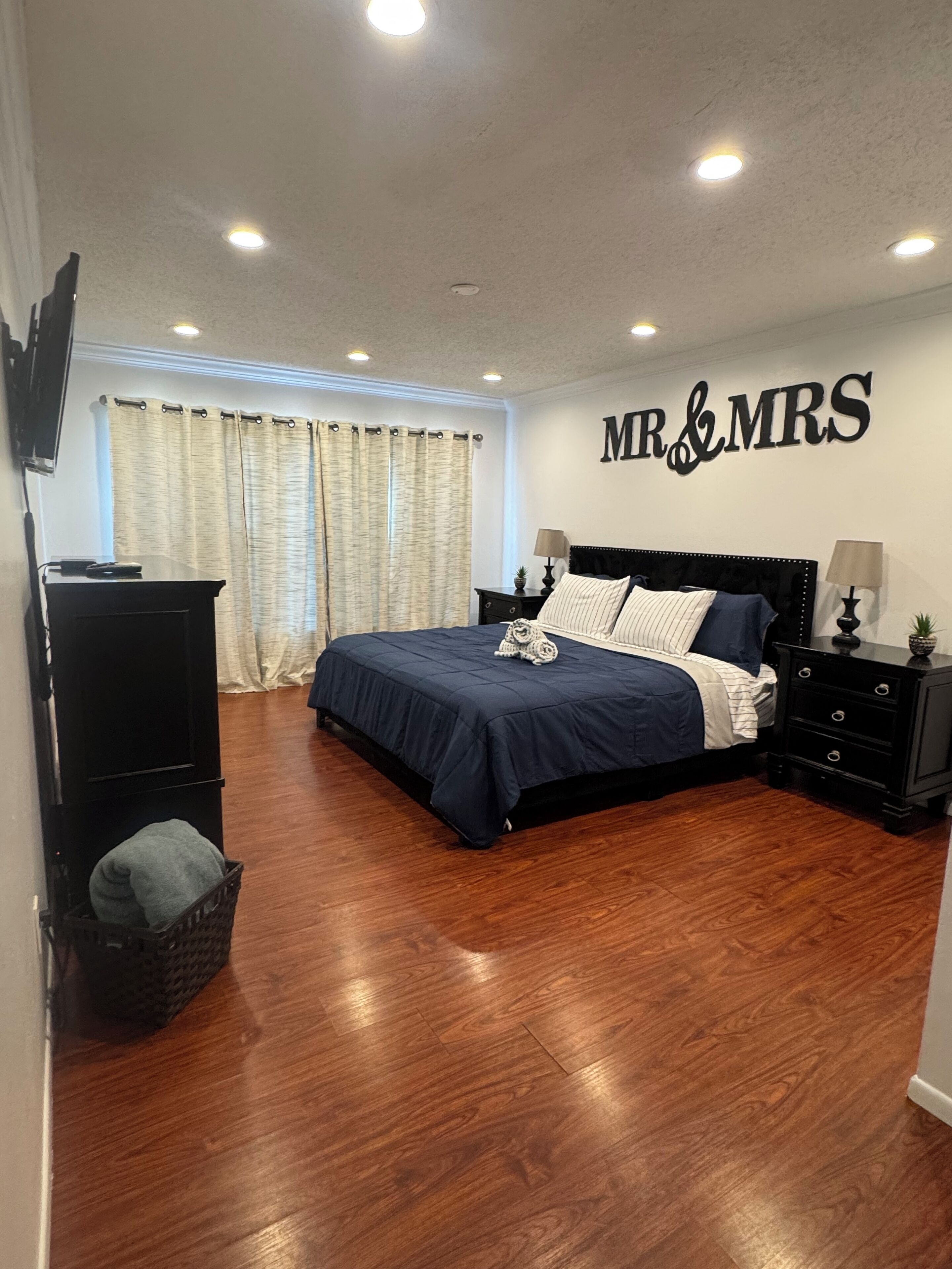 5 bedrooms, iron/ironing board, travel crib, free WiFi