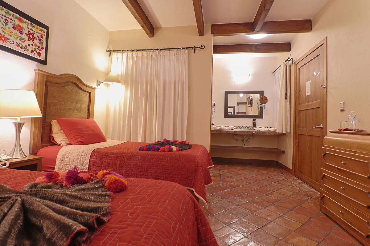 Habitacion Twin | In-room safe, blackout curtains, iron/ironing board (on request)