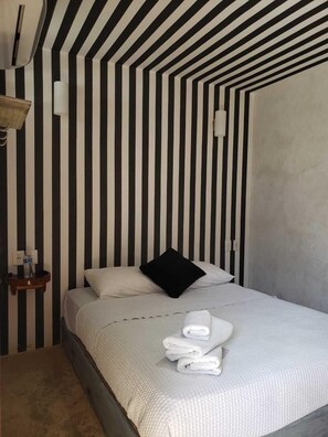 Superior Double Room | Iron/ironing board, bed sheets - Hotel Seyba Bakalar (Bacalar)