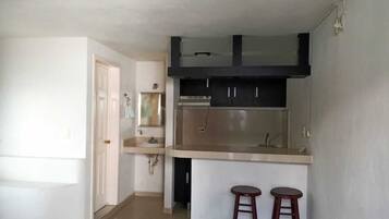 Departamento familiar, 1 habitación, baño privado, vista al jardín | 1 habitación, wifi gratis y ropa de cama