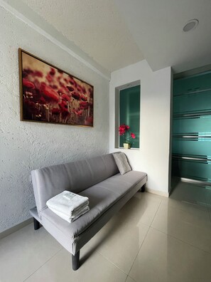Family Suite, 1 Queen Bed with Sofa bed, Non Smoking, Private Bathroom | Living area - Hotel Dos Mundos, Isla Cozumel (Cozumel)