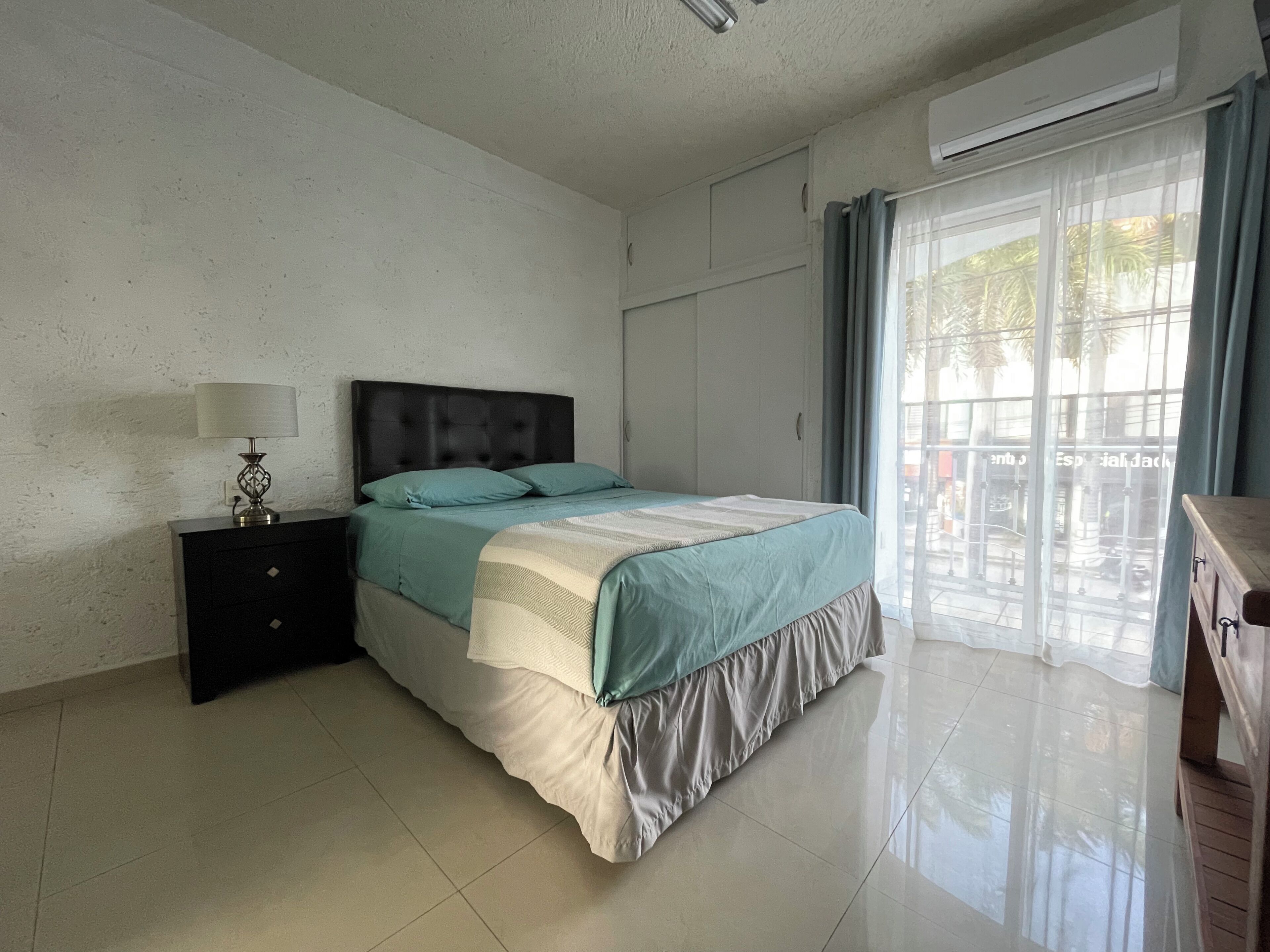 Suite familiar, 1 cama King size y sofá cama, para no fumadores, baño privado | Wifi gratis 