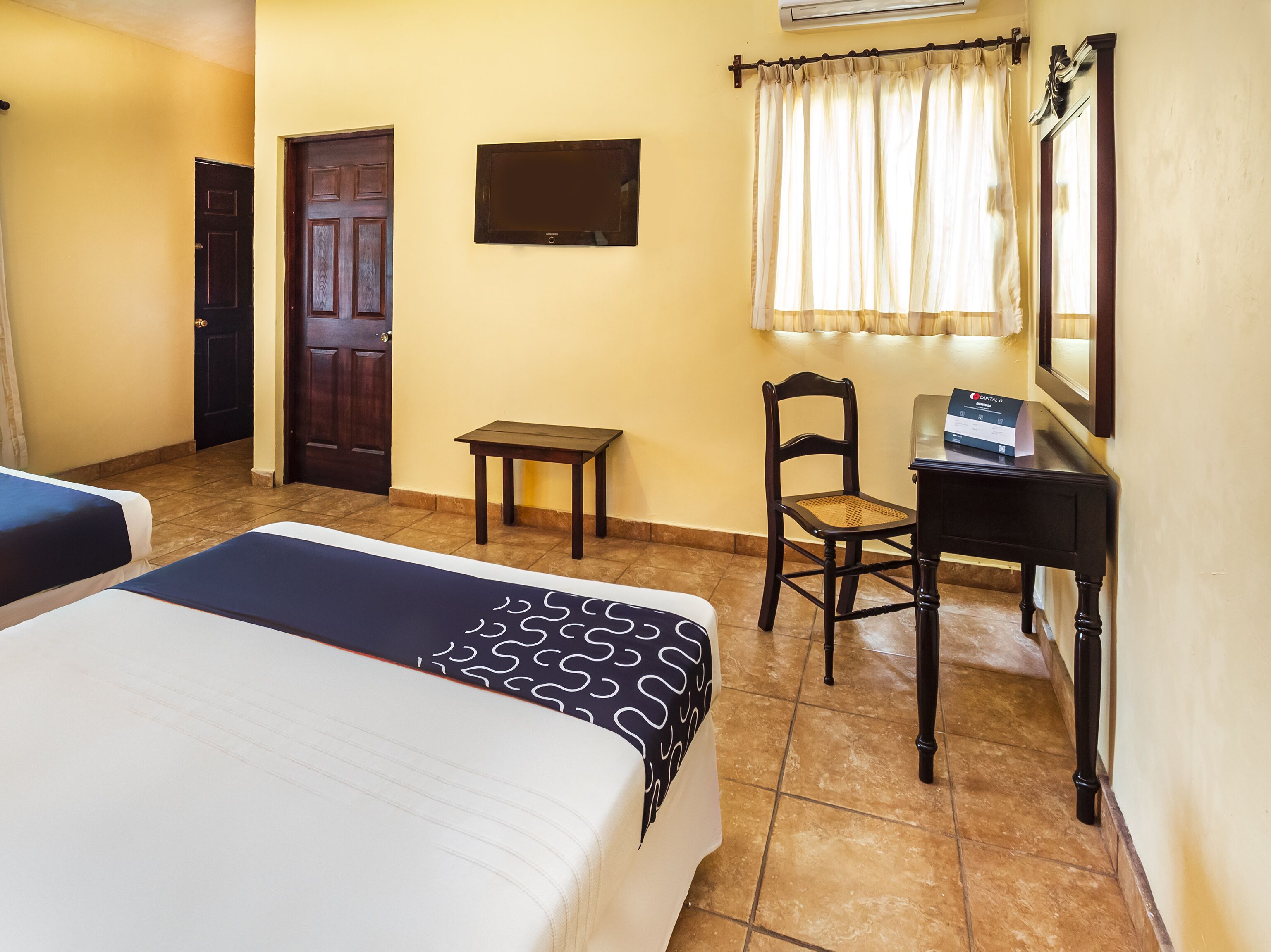 standard double room (2 double/full bed) | desk, free wifi, bed sheets