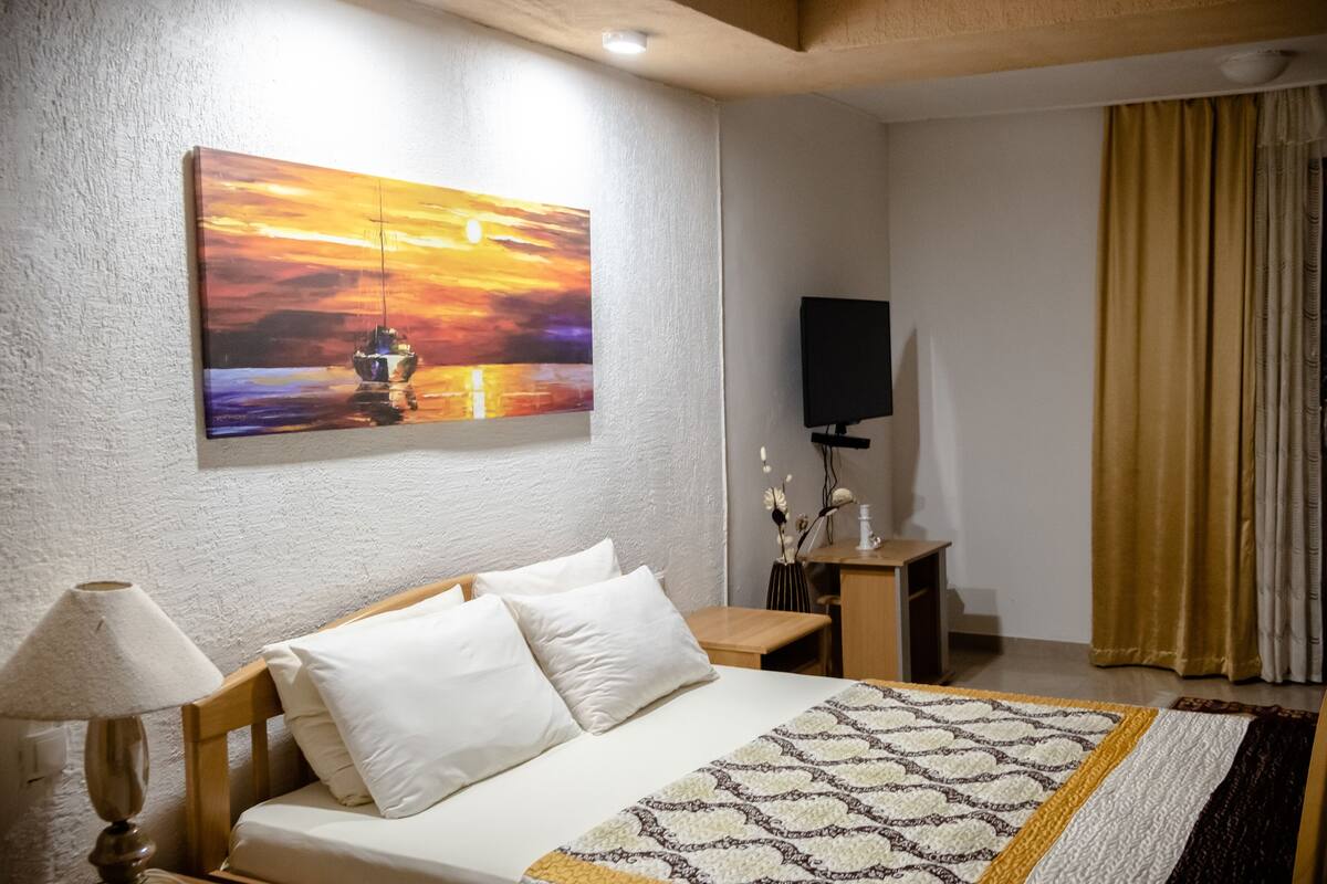 1 bedroom, free WiFi, bed sheets