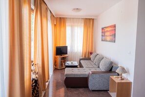 Appartement, 1 chambre | Coin séjour | Télévision à écran plat