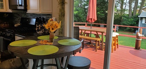 Cozy 2 Bedroom Cottage Close to Bay Beach